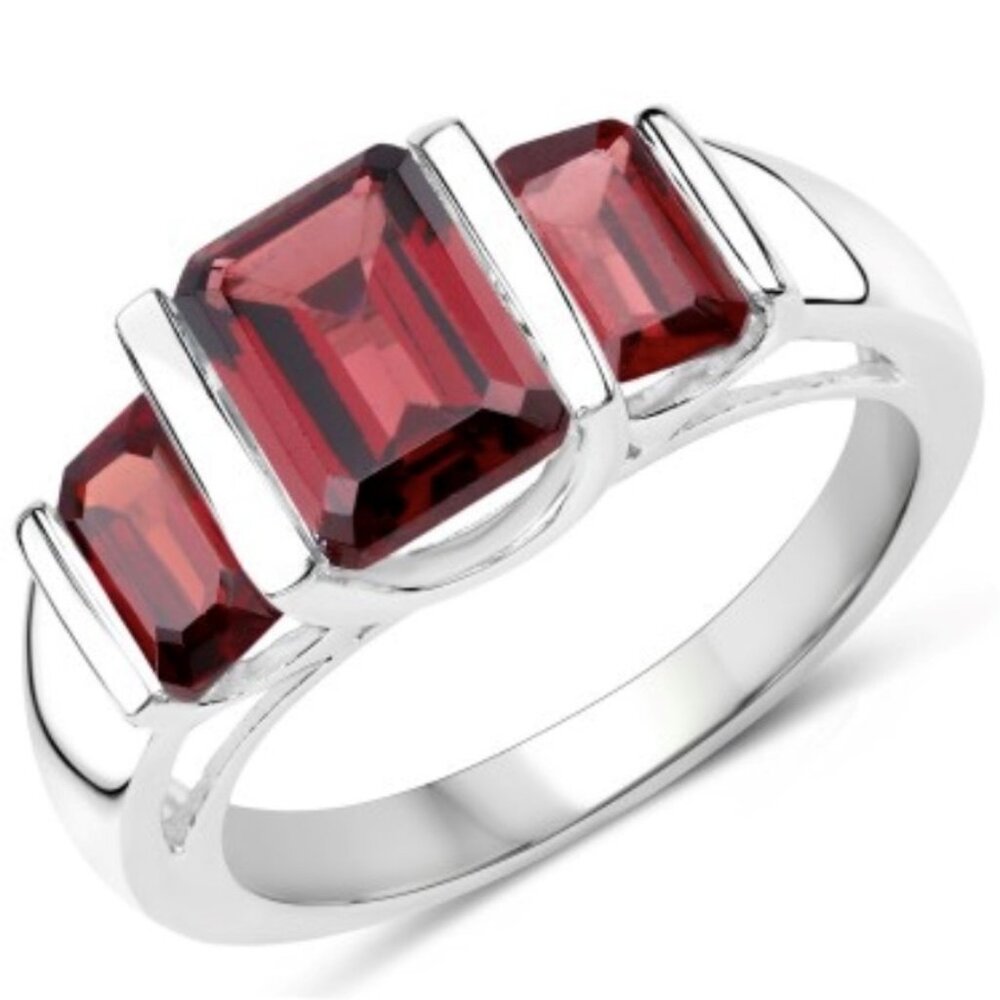Ladies Sterling Silver & Garnet ring, Size 6